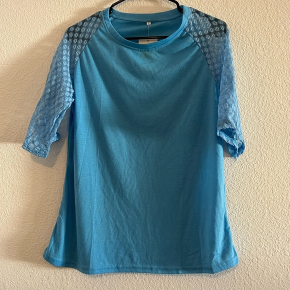 Blue lace three quarter sleeve top
Size large
Floral blooming - Picture 3 of 9